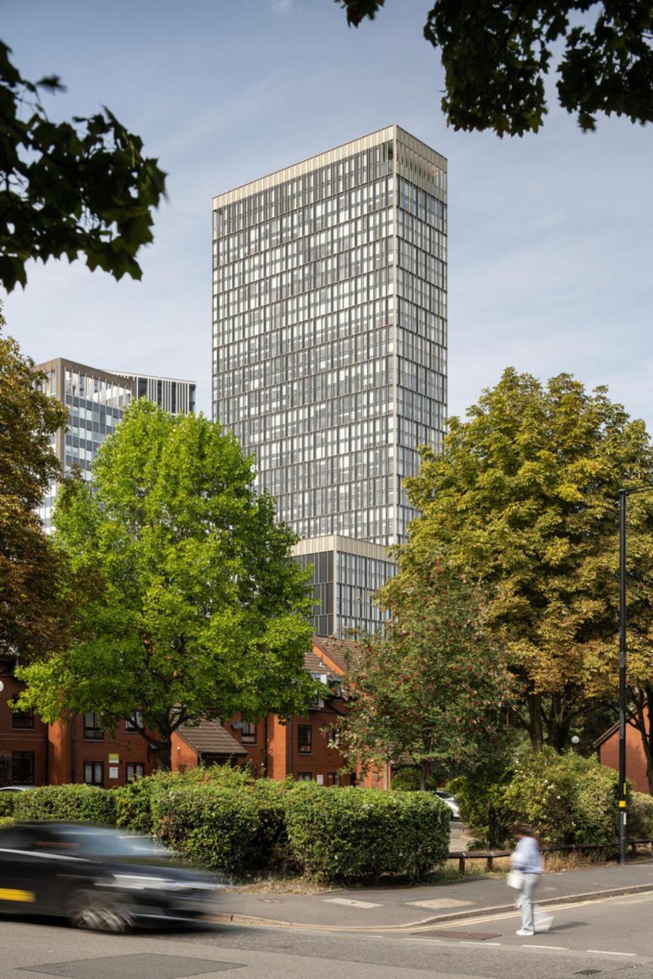 Mercian Luxury Serviced Apartments- Birmingham City Centre - Your Perfect Stay - Gym Rooftop Terrace Cinema Room Exterior photo