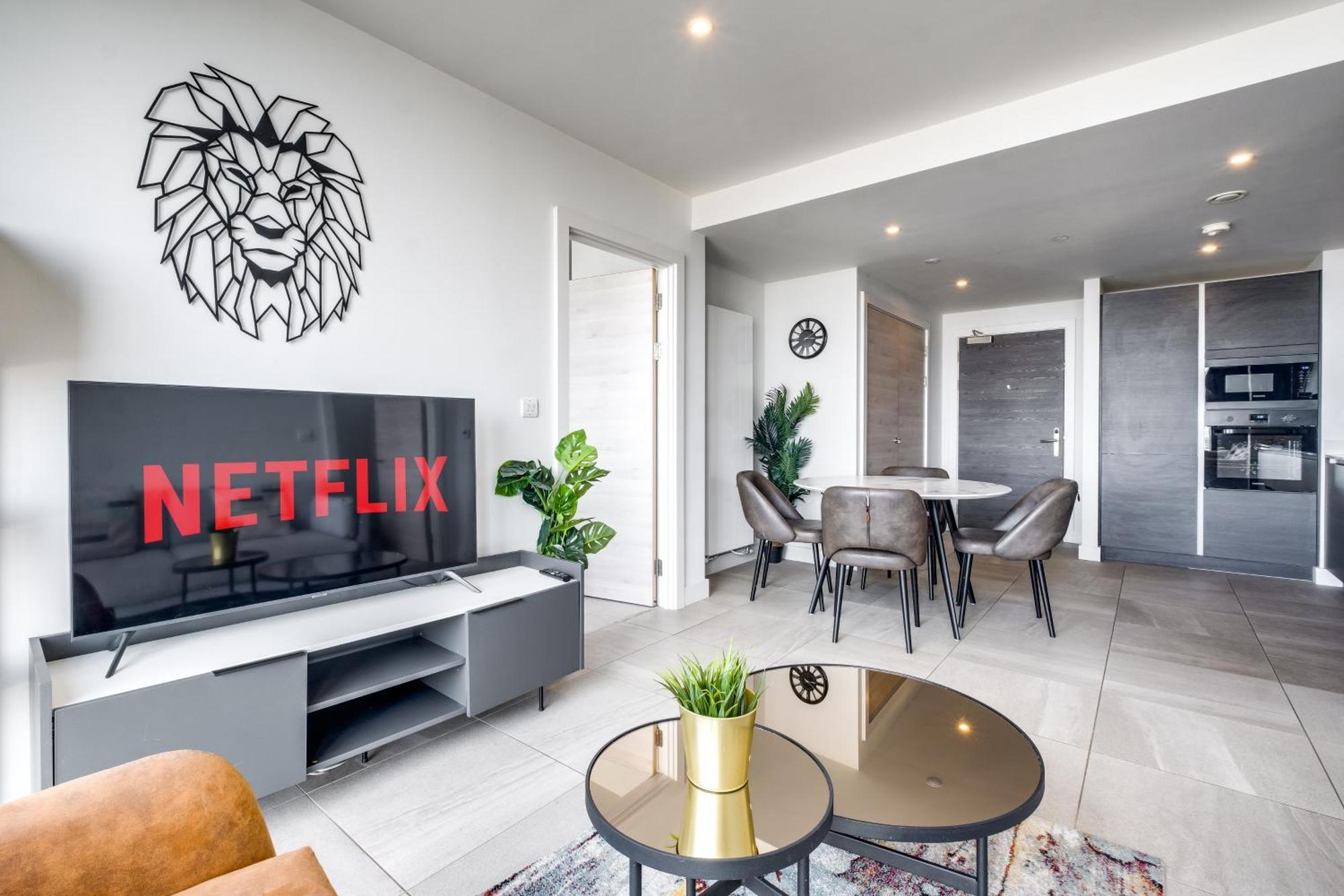 Mercian Luxury Serviced Apartments- Birmingham City Centre - Your Perfect Stay - Gym Rooftop Terrace Cinema Room Exterior photo