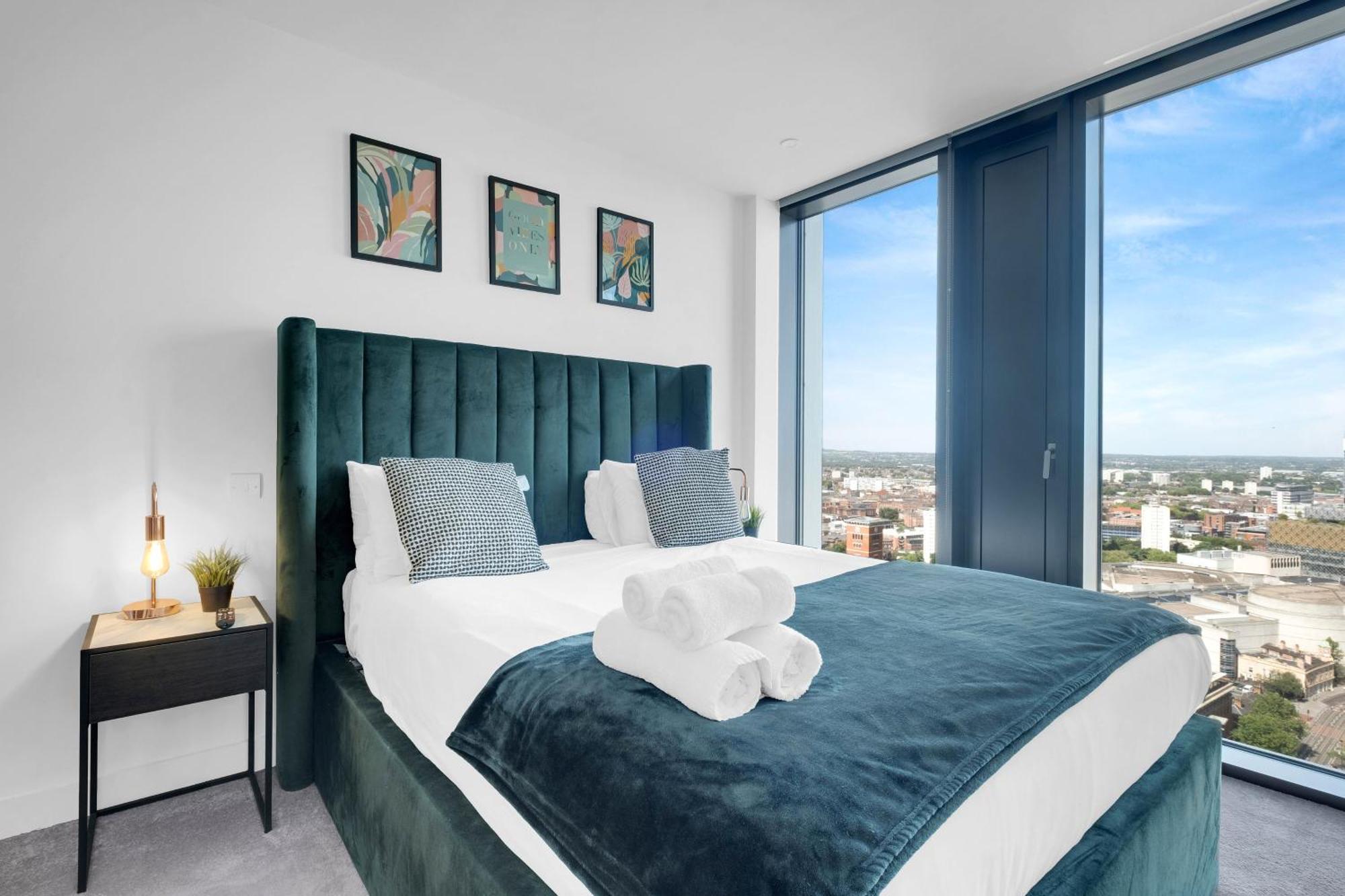 Mercian Luxury Serviced Apartments- Birmingham City Centre - Your Perfect Stay - Gym Rooftop Terrace Cinema Room Exterior photo