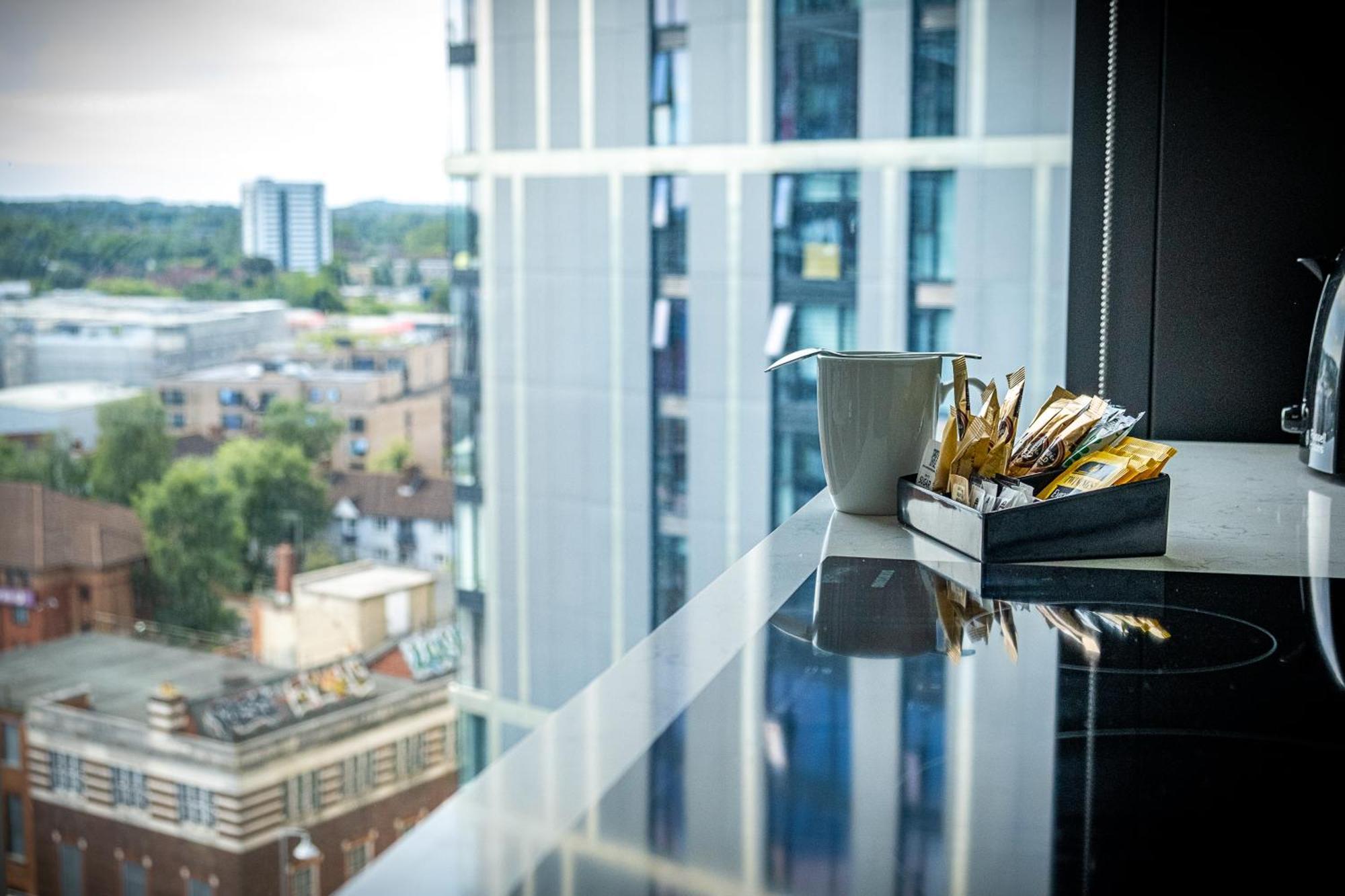 Mercian Luxury Serviced Apartments- Birmingham City Centre - Your Perfect Stay - Gym Rooftop Terrace Cinema Room Exterior photo