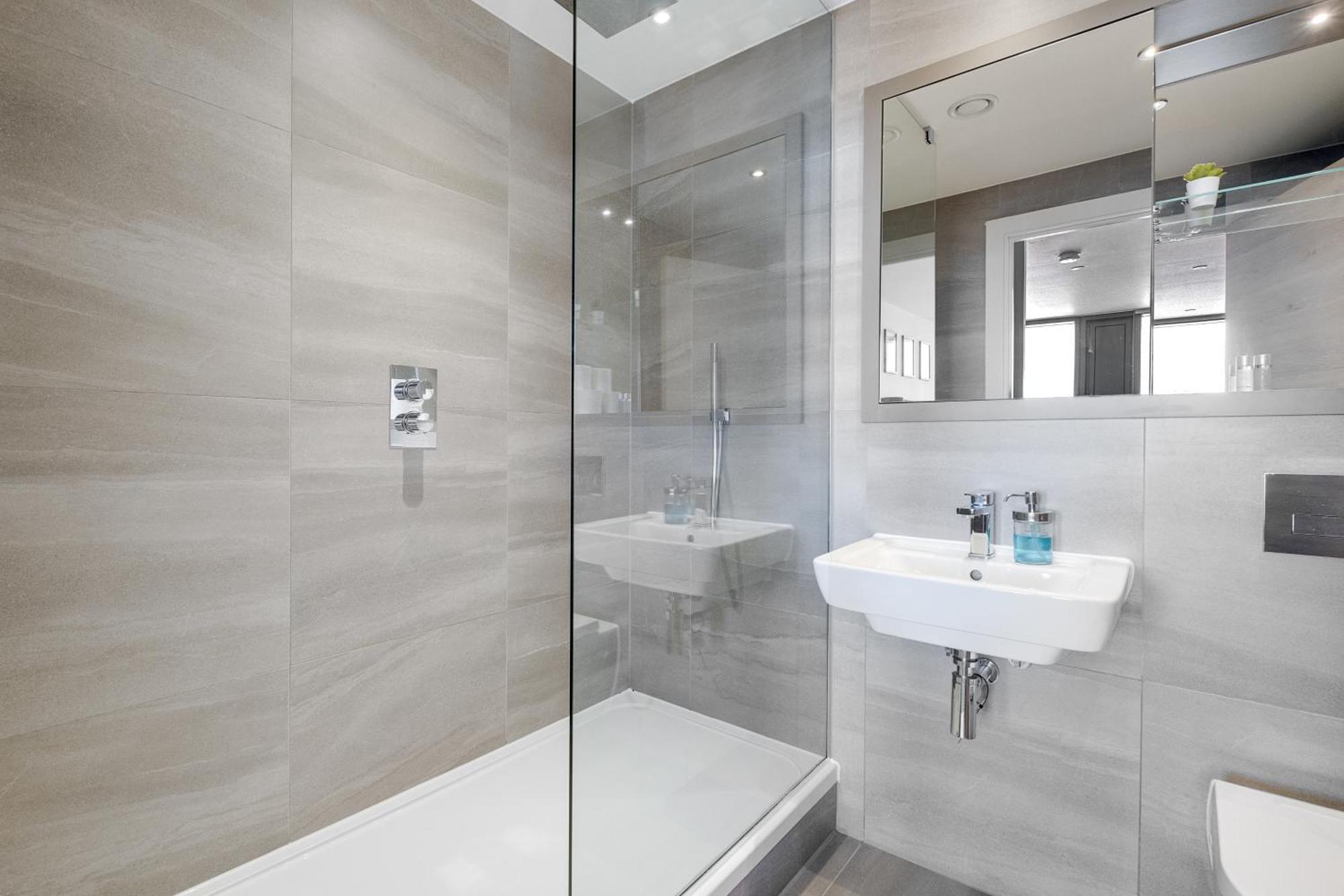 Mercian Luxury Serviced Apartments- Birmingham City Centre - Your Perfect Stay - Gym Rooftop Terrace Cinema Room Exterior photo