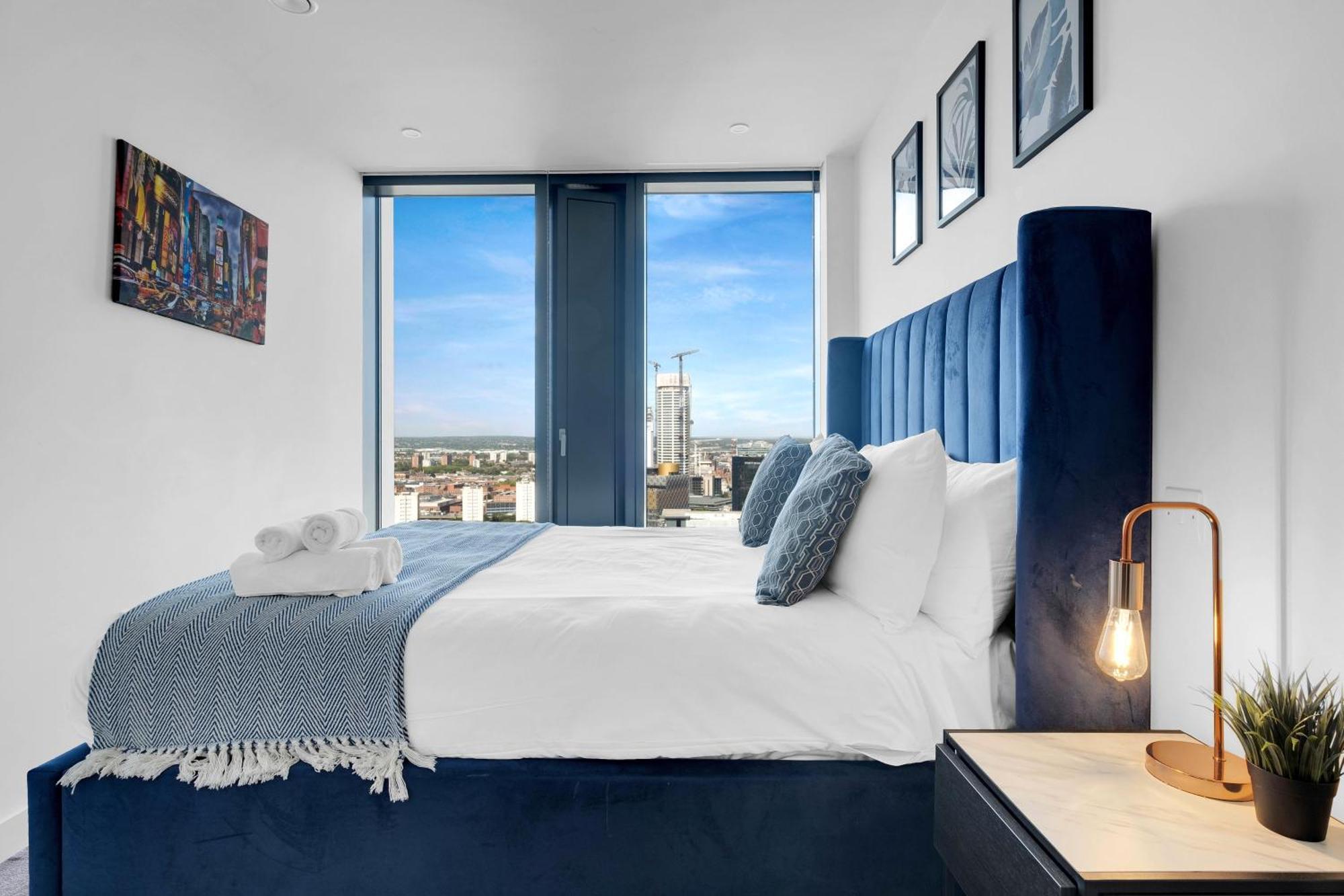 Mercian Luxury Serviced Apartments- Birmingham City Centre - Your Perfect Stay - Gym Rooftop Terrace Cinema Room Exterior photo