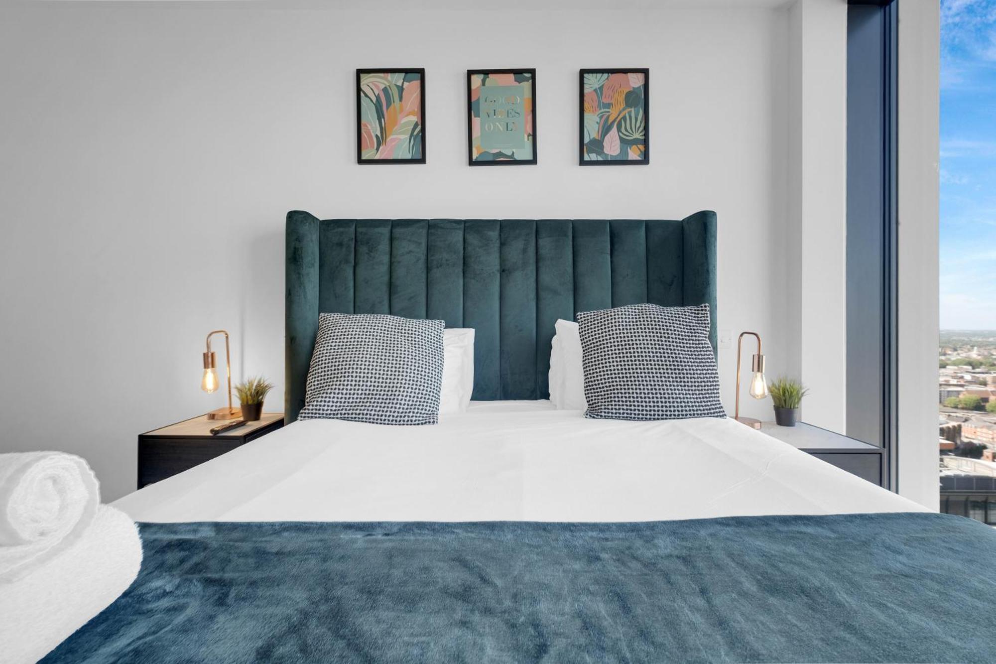 Mercian Luxury Serviced Apartments- Birmingham City Centre - Your Perfect Stay - Gym Rooftop Terrace Cinema Room Exterior photo