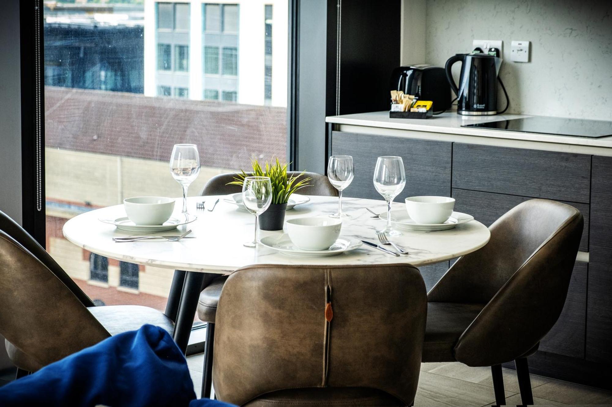 Mercian Luxury Serviced Apartments- Birmingham City Centre - Your Perfect Stay - Gym Rooftop Terrace Cinema Room Exterior photo