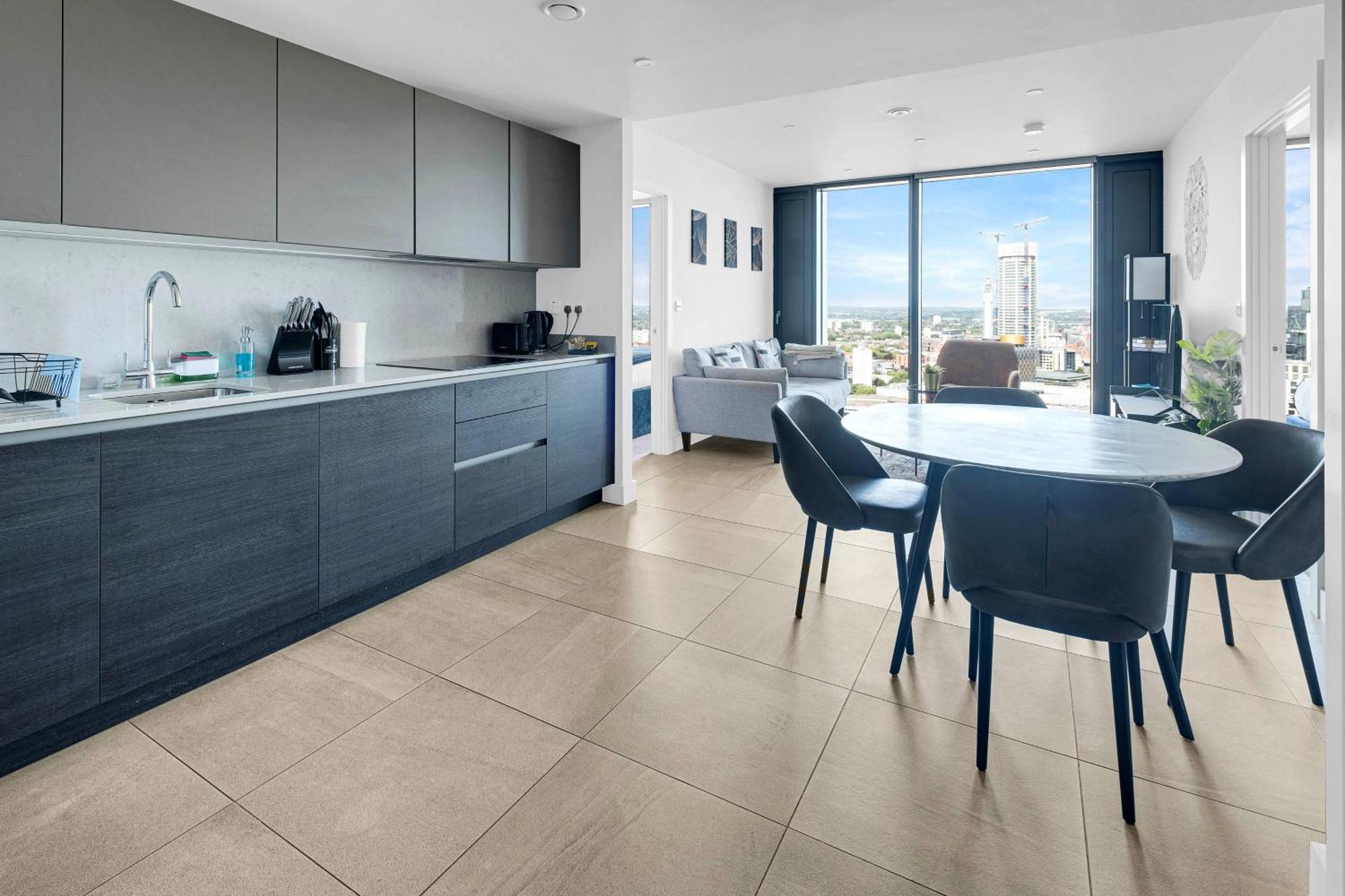 Mercian Luxury Serviced Apartments- Birmingham City Centre - Your Perfect Stay - Gym Rooftop Terrace Cinema Room Exterior photo