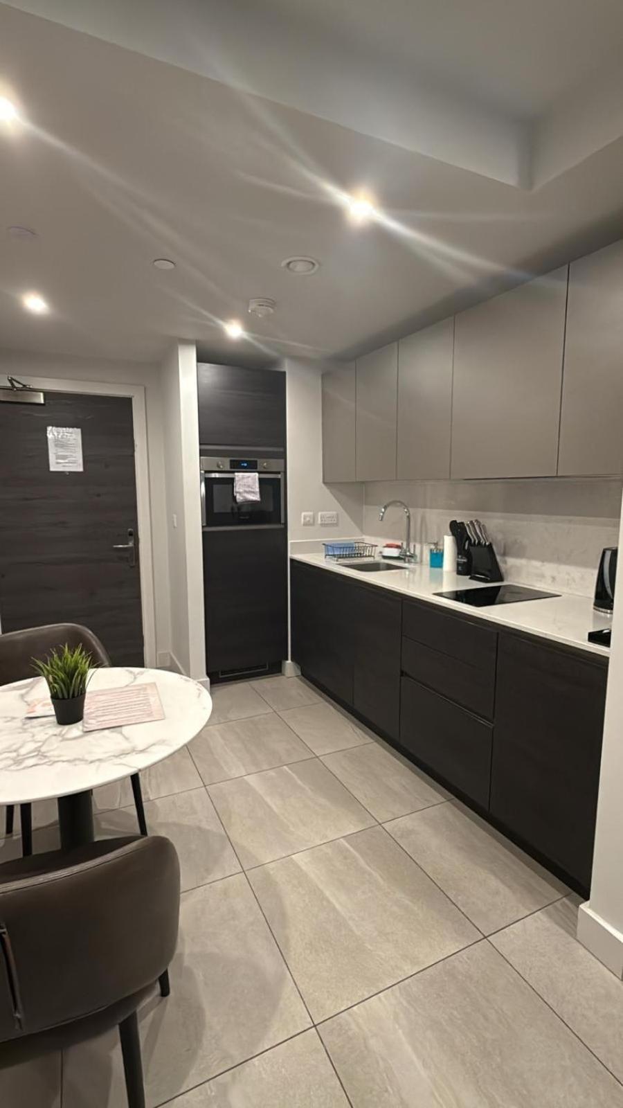 Mercian Luxury Serviced Apartments- Birmingham City Centre - Your Perfect Stay - Gym Rooftop Terrace Cinema Room Exterior photo